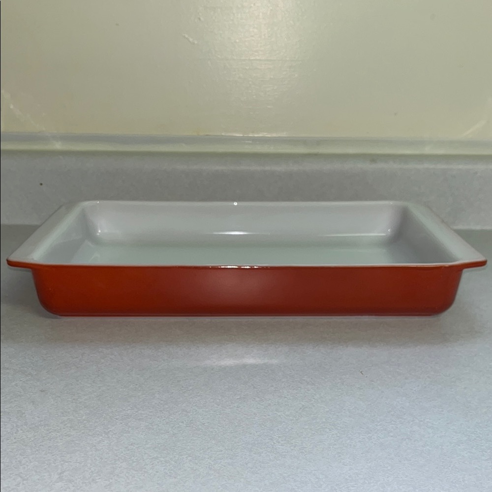 Rust vintage Pyrex lasagna pan 933